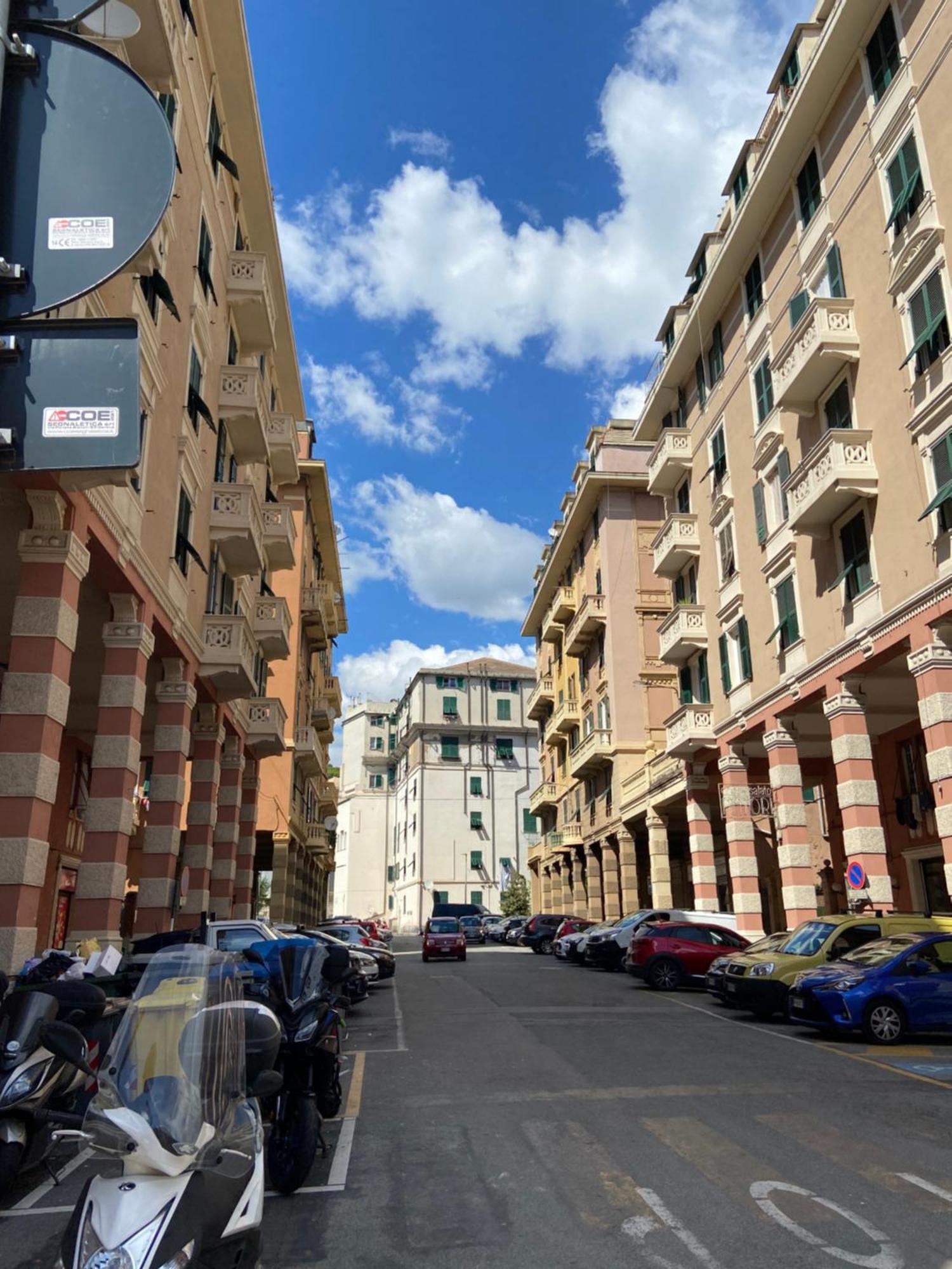 Lolla Appartamento Aeroporto Genua Exteriör bild